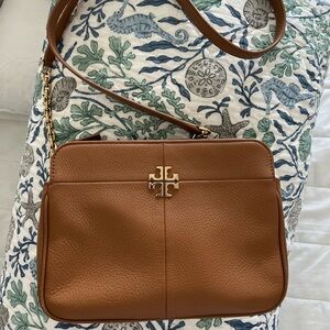 🌼Tory Burch crossbody in very good condition.